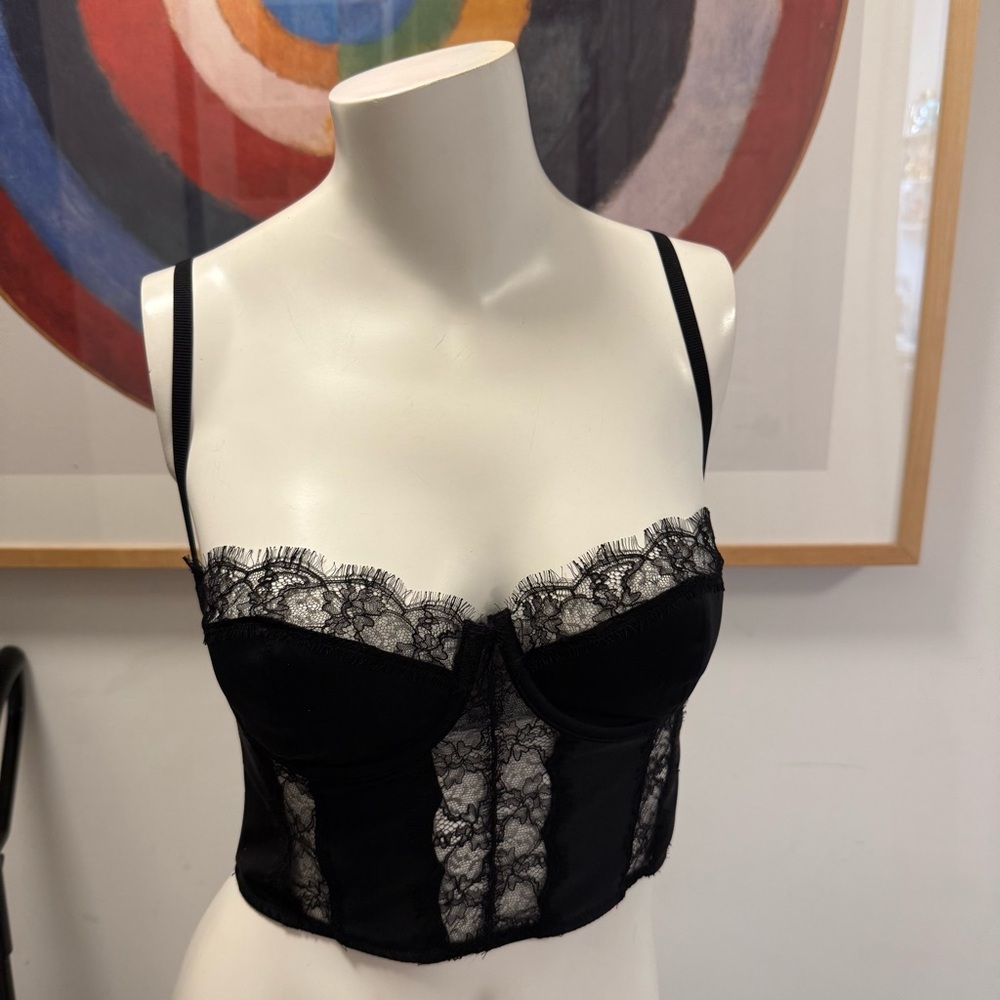 KIKI DE MONTPARNASSE Elegant Black Lace Bustier